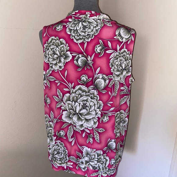 Beautiful BRAND NEW XL Pink keyhole blouse - Picture 2 of 5
